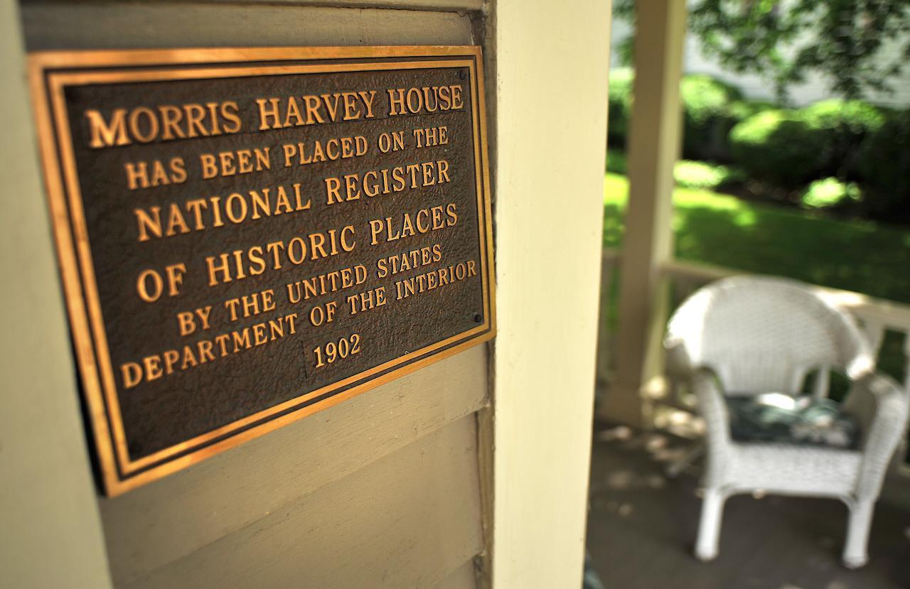 The Historic Morris Harvey House Panzió Fayetteville Szoba fotó